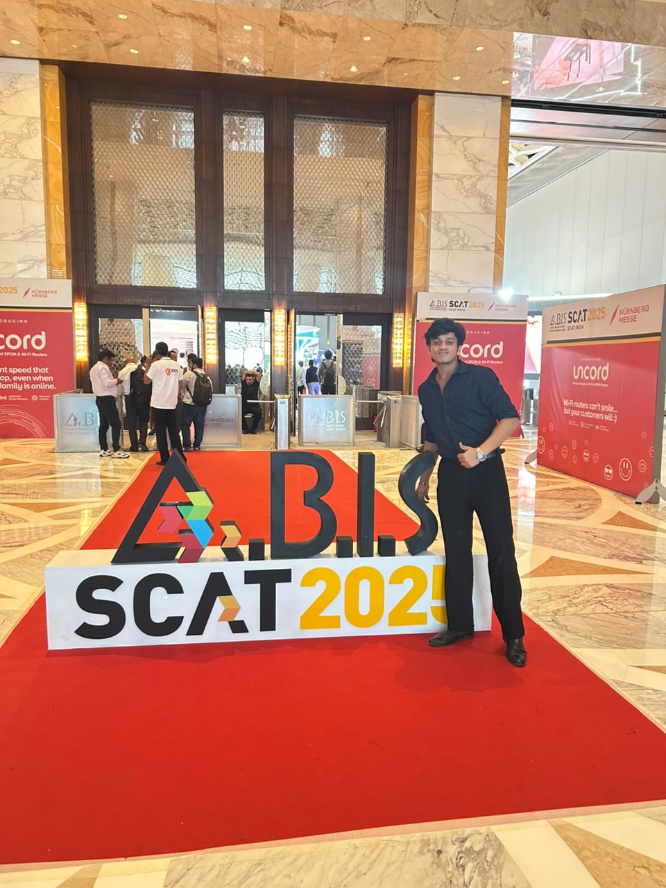 MarketMetric representative at the BIS SCAT 2025 expo entrance